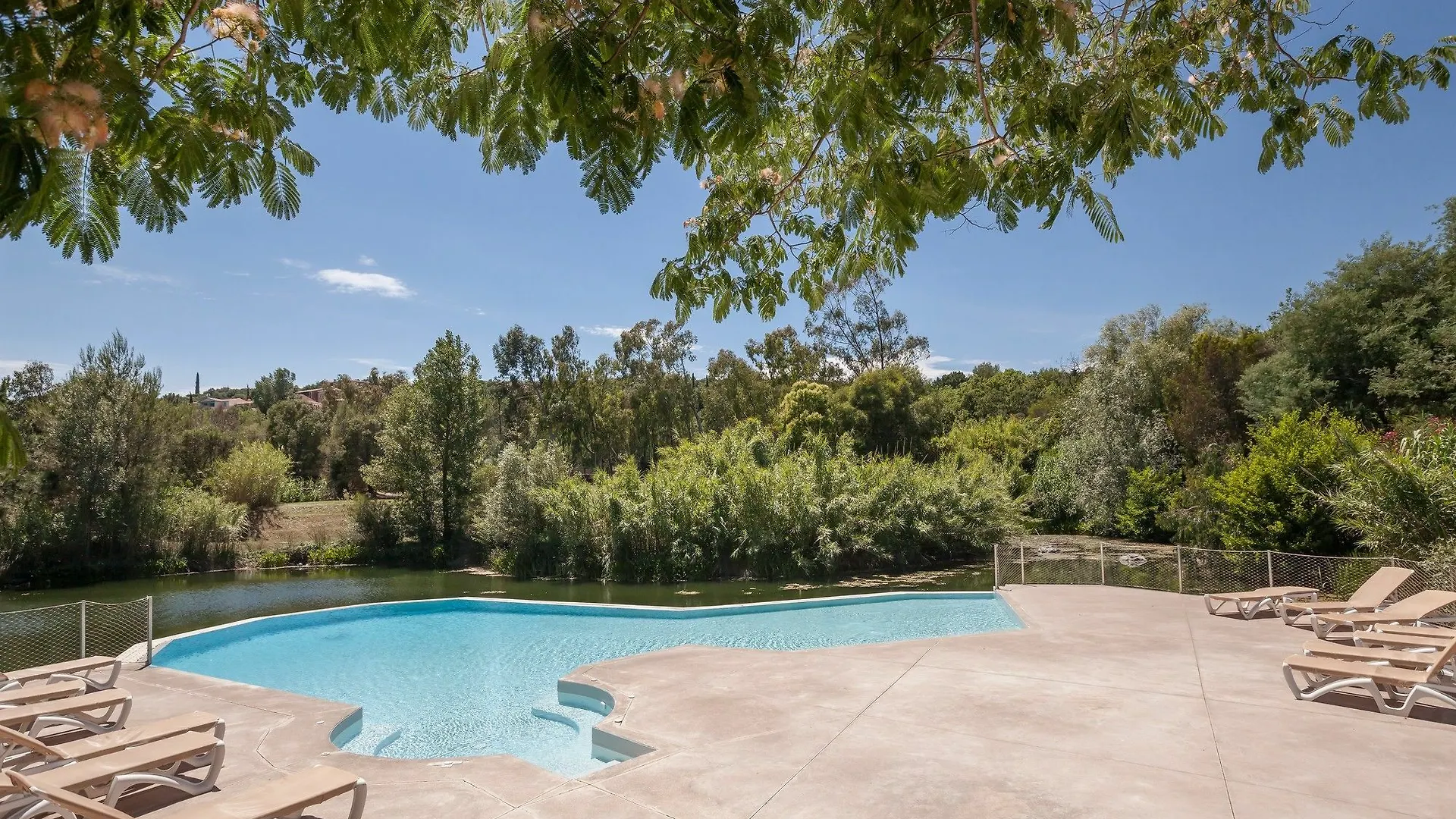 Apartment Village Pierre & Vacances - Les Restanques Du Golfe De Saint Grimaud